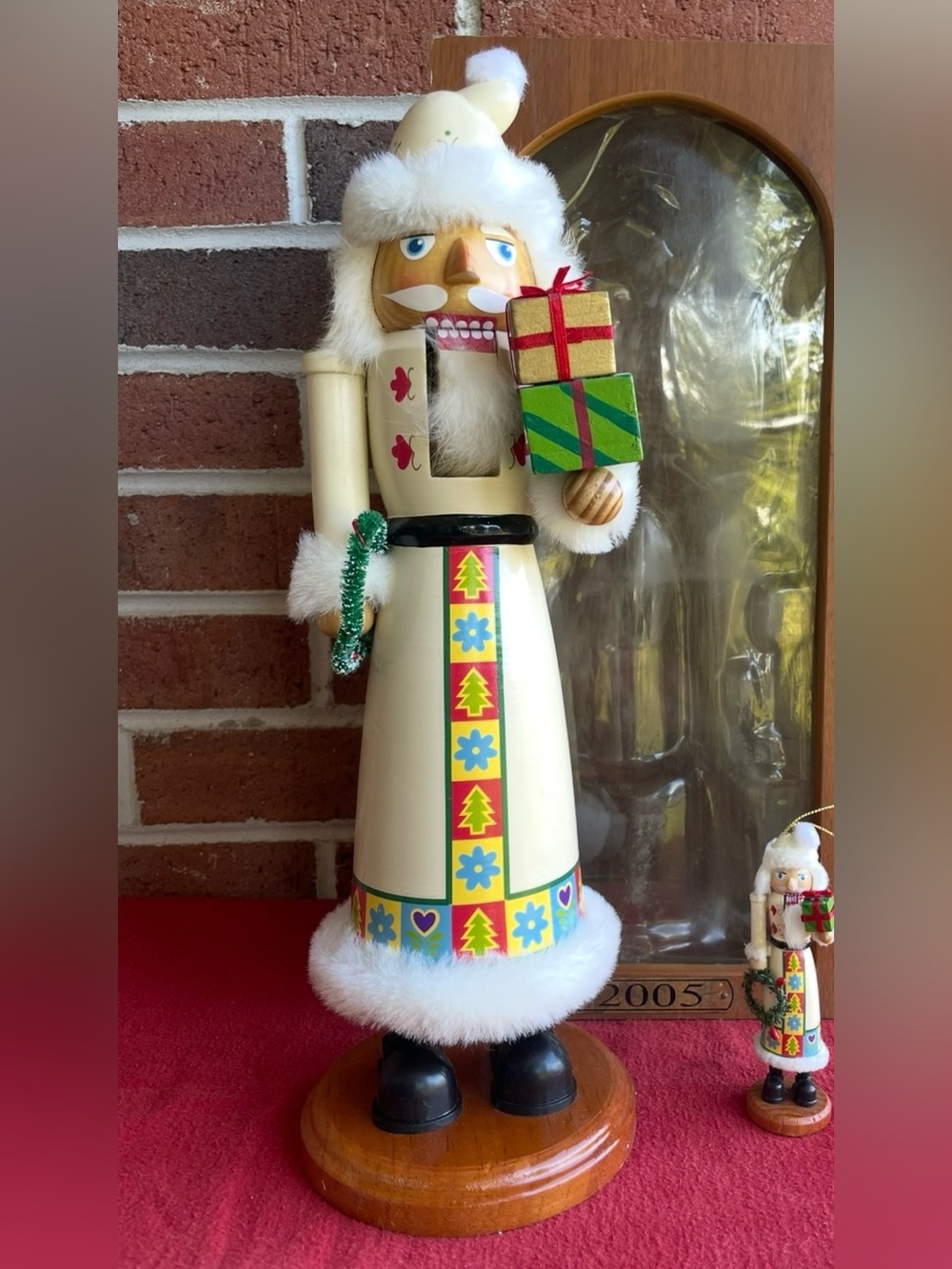 Vintage 2005 Wooden 14" White Santa Claus Nutcracker & Ornament Set With Case - Picture 3 of 8